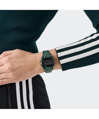Detalle de Reloj adidas Originals Unisex Digital Two con caja de acero 36 mm y correa expansion animal print