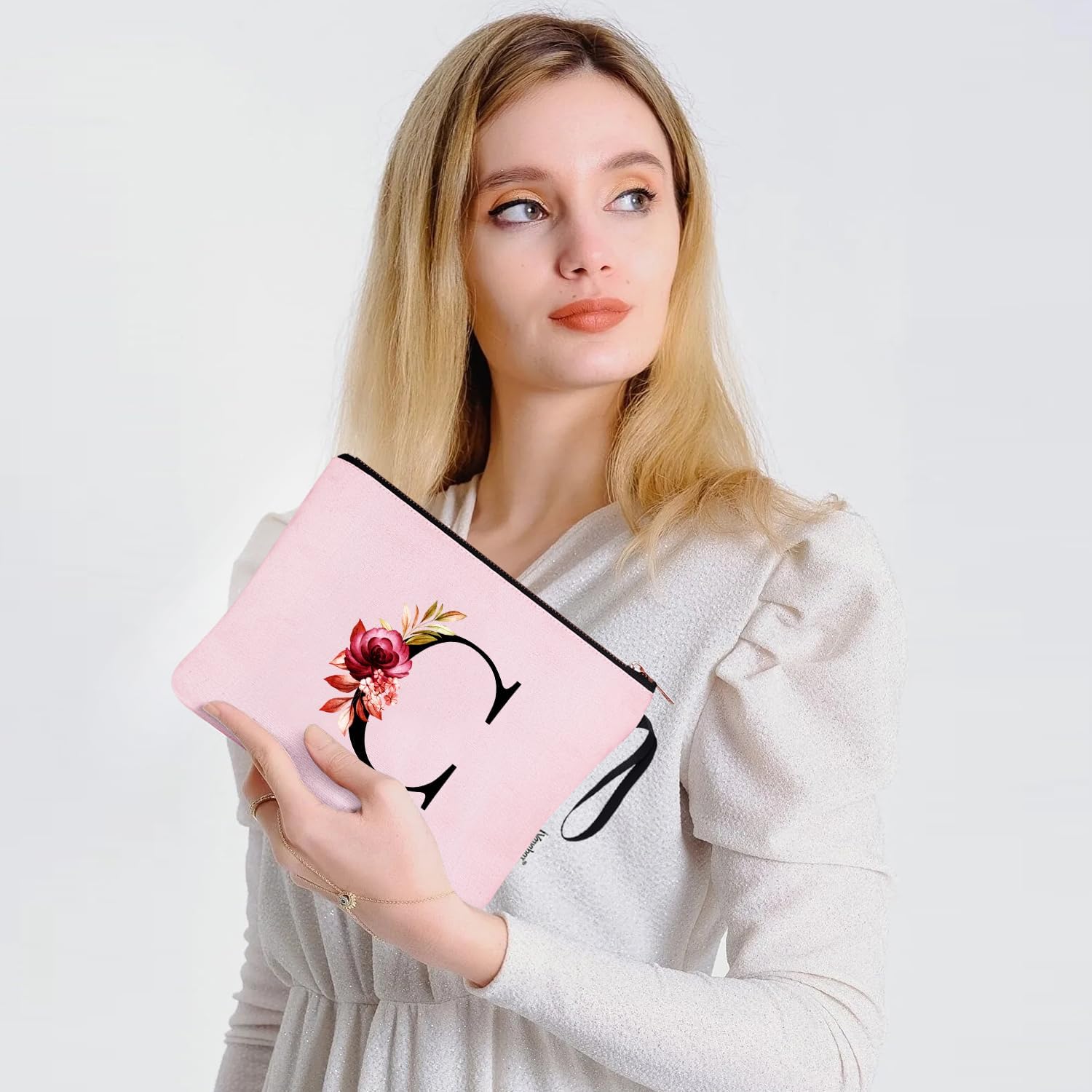 Detalle 2 de Vavabox A-Z Personalised Initial Makeup Bag (C) in Pink