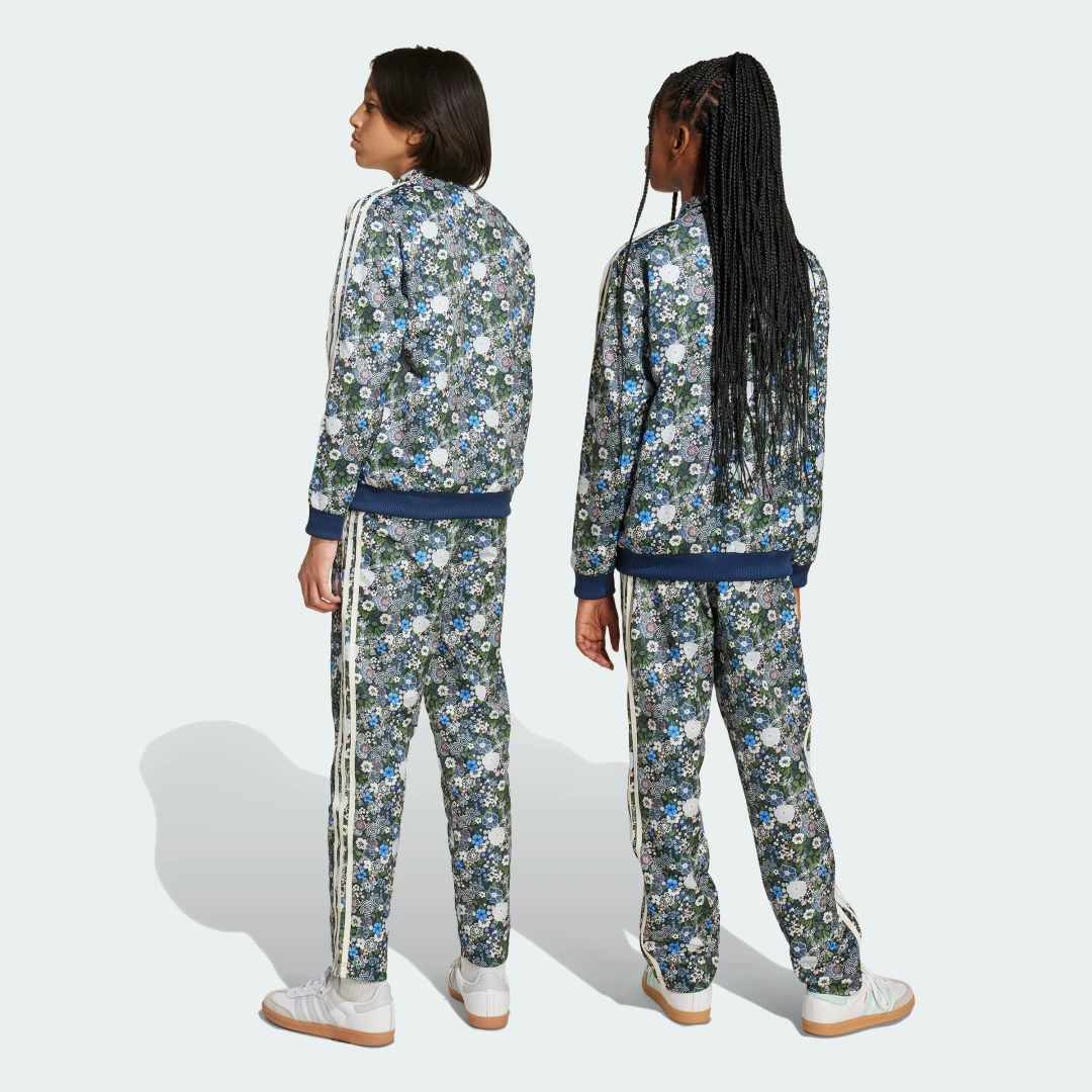 Detalle 2 de Pantalón Adidas Originals x Liberty London Firebird: estilo icónico para daily wear