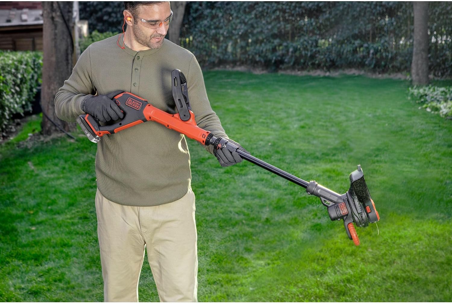Detalle de BLACK+DECKER BCST918B-XJ Tagliabordi 18V, 28 cm – senza fili