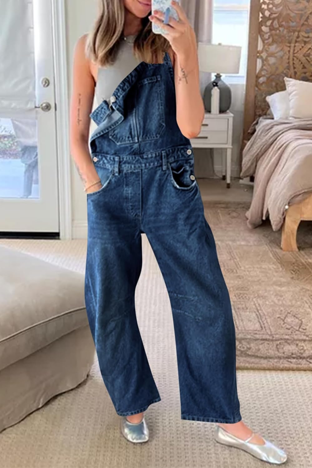 Detalle de PLNOTME Women's Denim Bib Overalls with Barrel Leg – Adjustable Straps, Front Pocket Bib, and Multiple Pockets