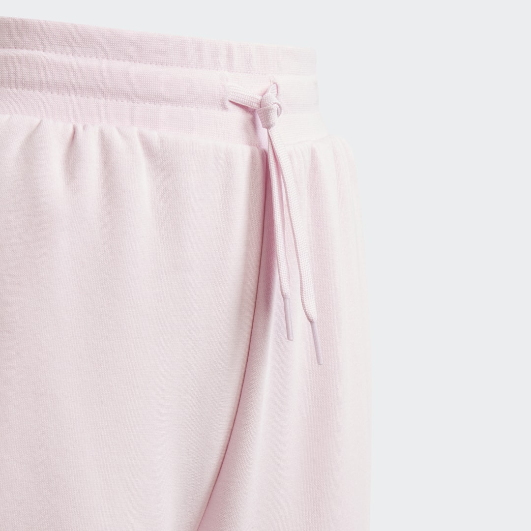 Detalle de Pantalón Adicolor Rosa de Adidas: comodidad y estilo urbano para el día a día