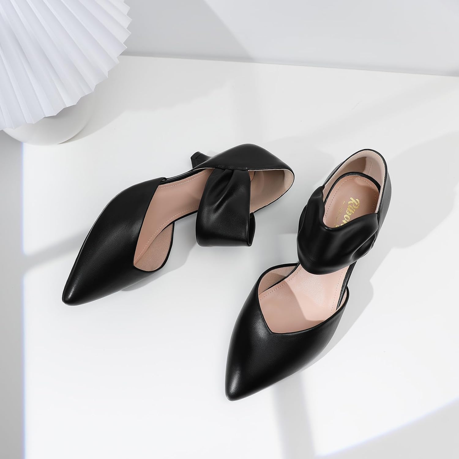 Detalle de RIBONGZ Kitten Heels for Women: Closed-Toe Comfort with 2.4-Inch Low Heels