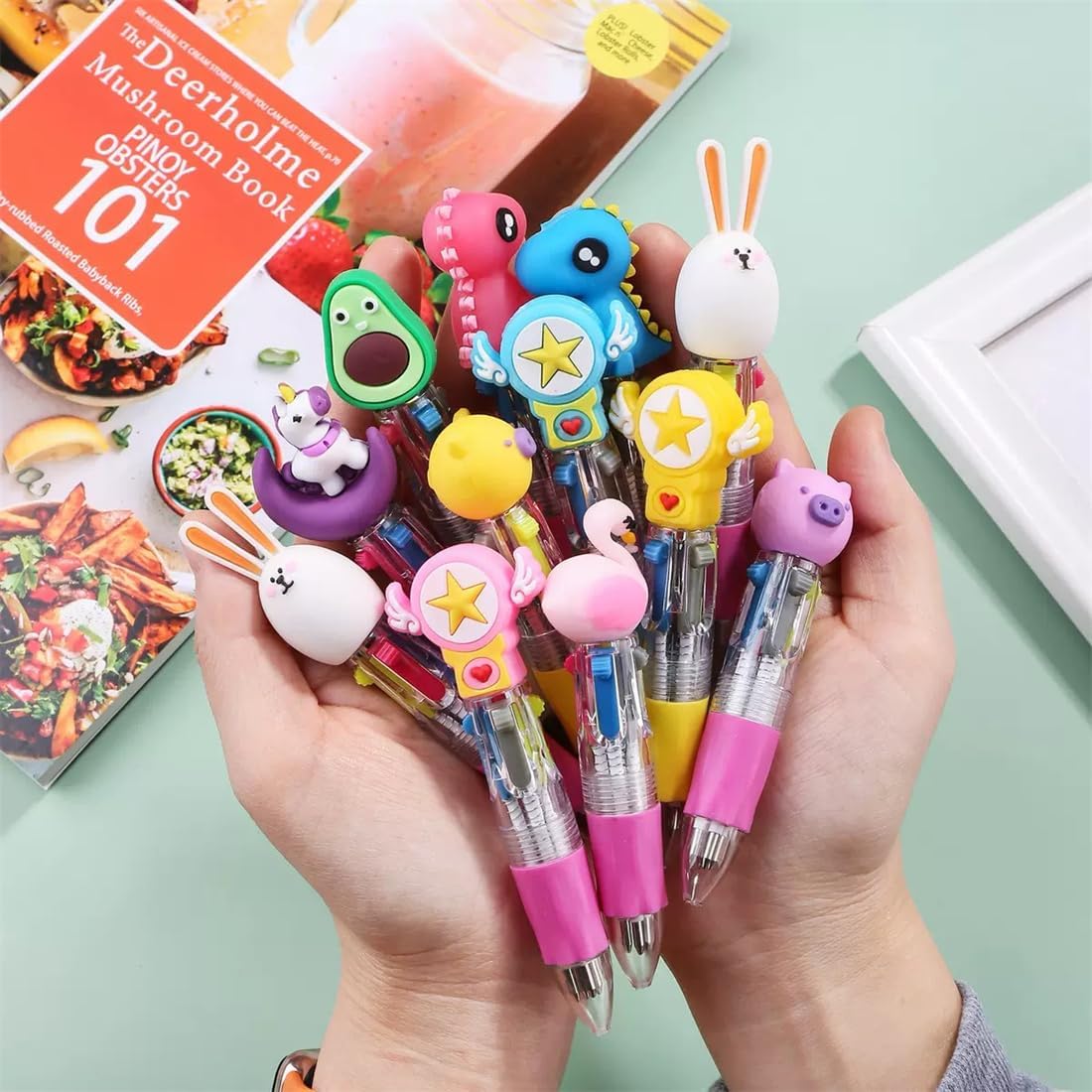 Detalle 2 de Arthink 50-Pack of Mini Multicolour Pens (4-in-1) – Kawaii Animal Button Ballpoint Set for Kids