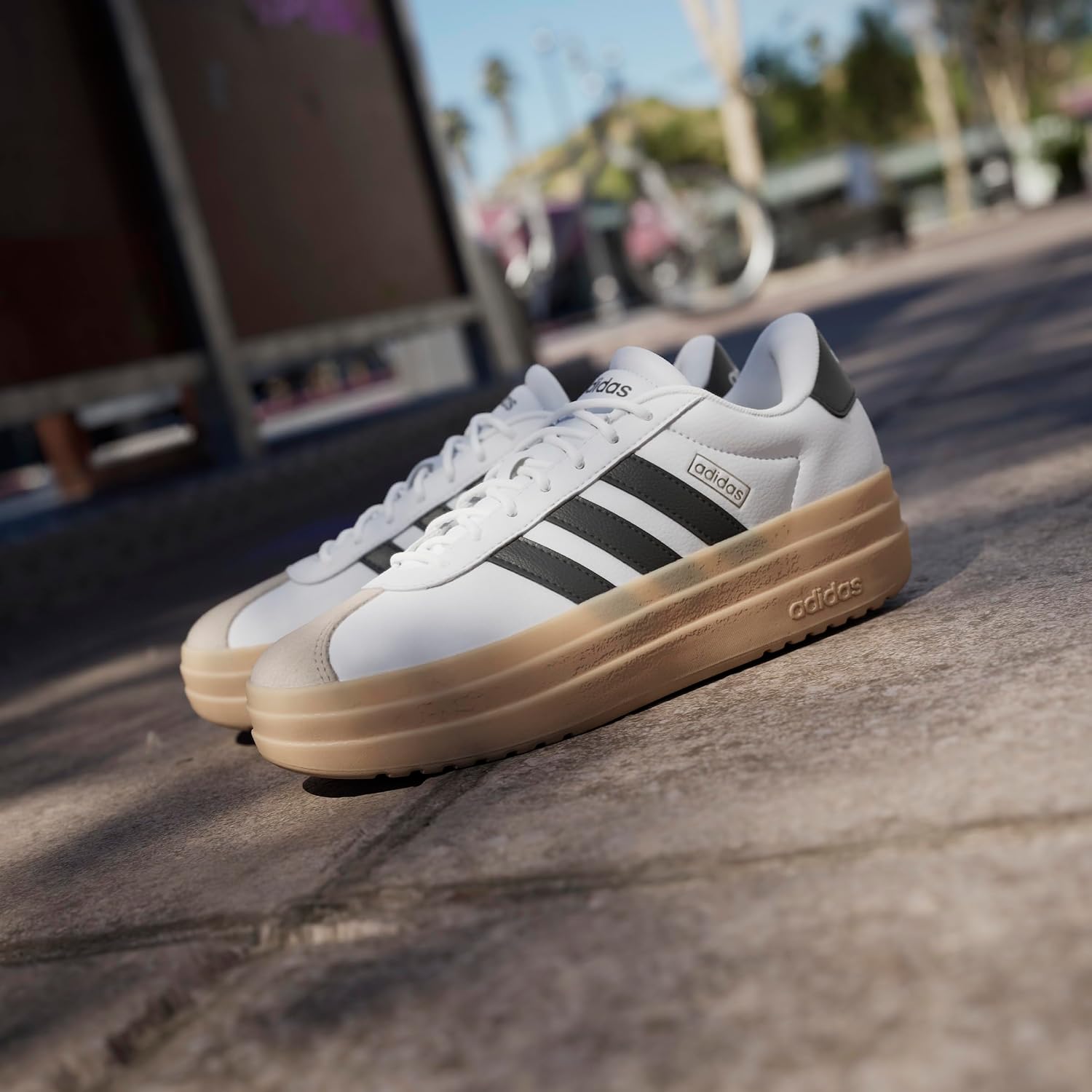 Detalle de adidas Damen Vl Court Bold Schuhe – FTWR White/Core Black/Wonder Beige, Gr. 38 EU