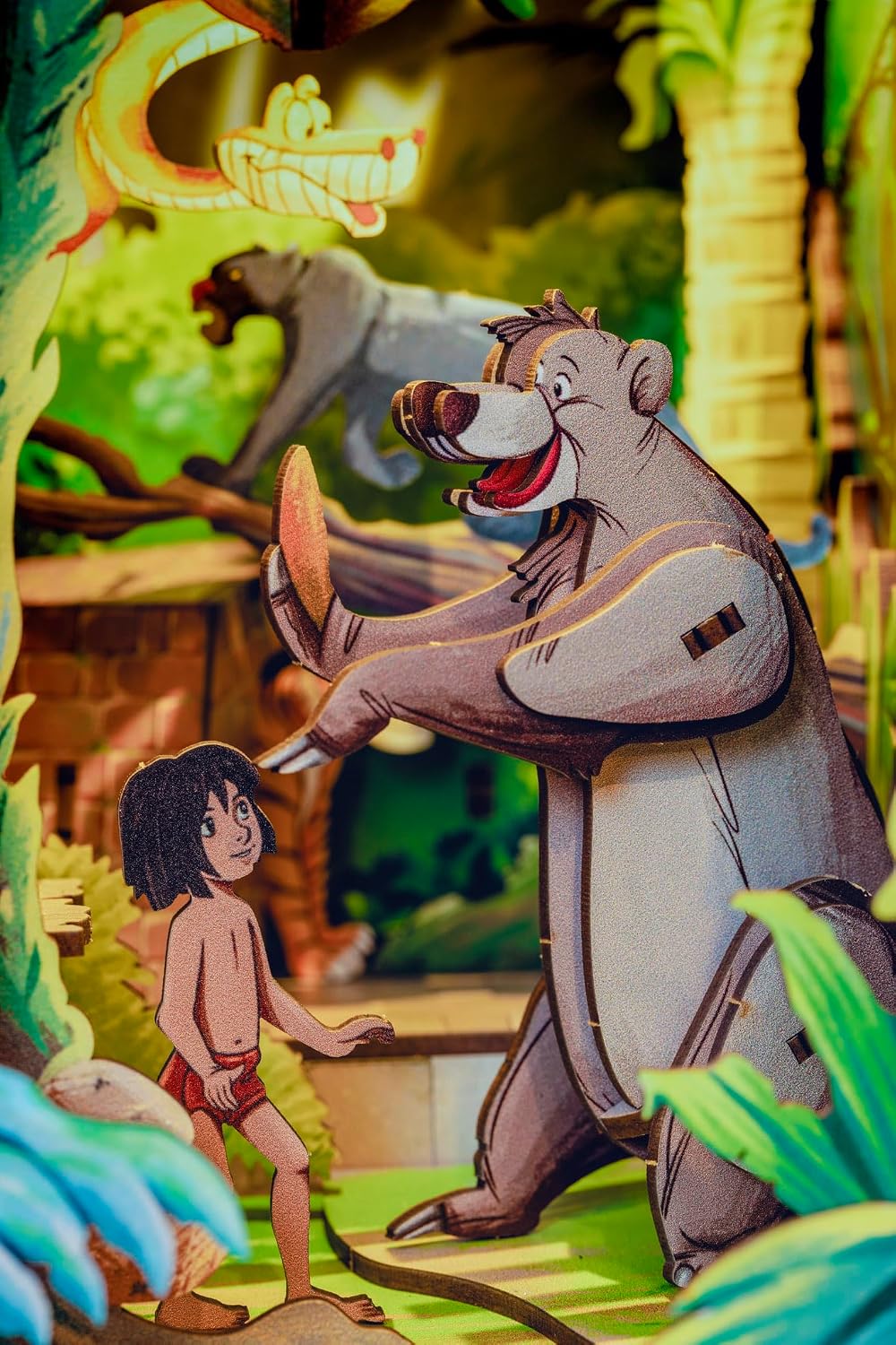 Detalle de Revell Tiny Adventures Serre-Livres Livre de la Jungle – Maison Miniature 3D en Bois avec LED