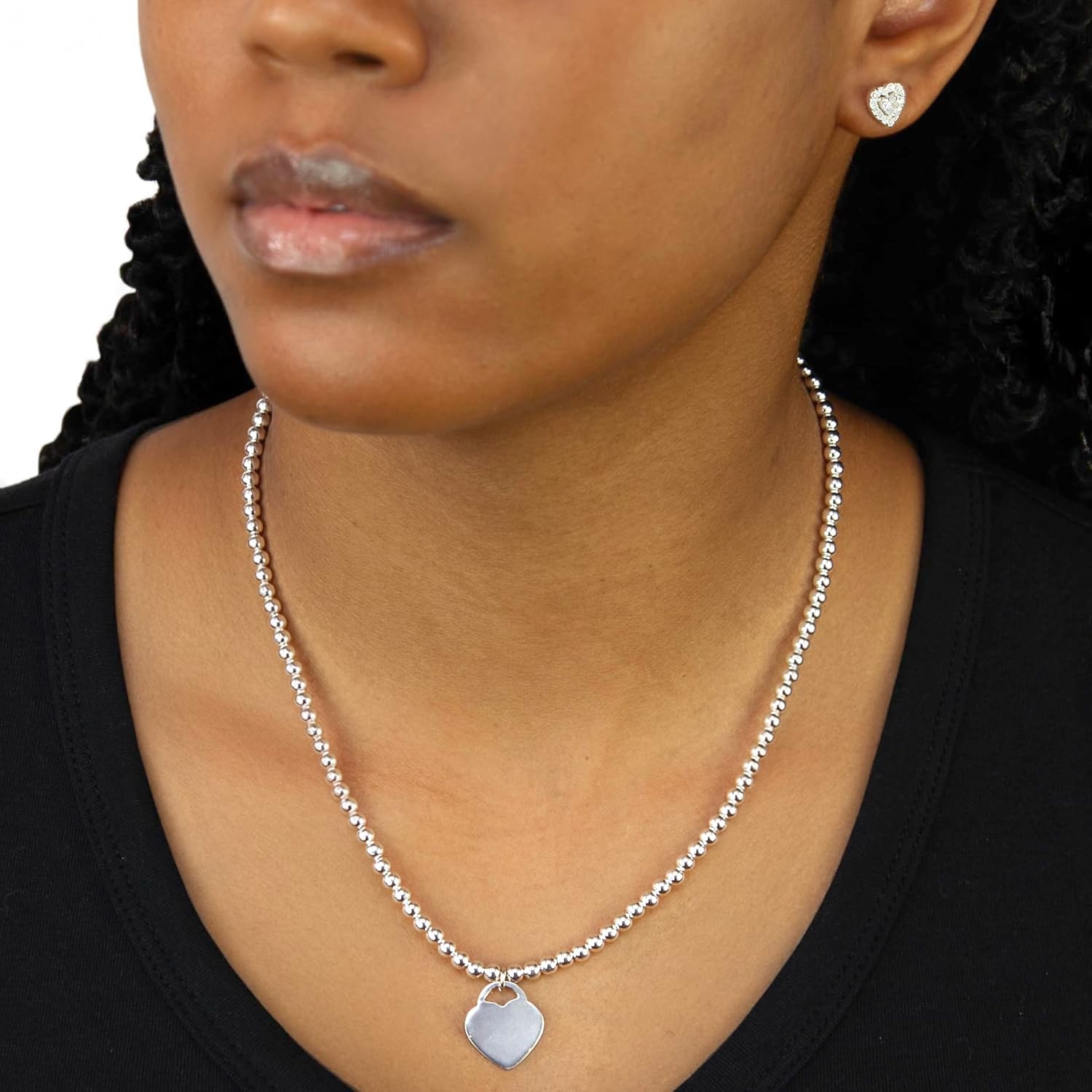 Thumbnail 3 de Amazon Essentials boucles d’oreilles clous en argent sterling à cœur pavé