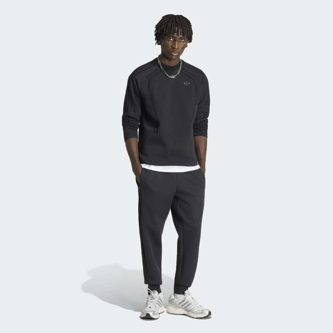 Detalle de Sudadera SPACER TEAMGEIST 26 CUTLINE CREW de Adidas – Negro