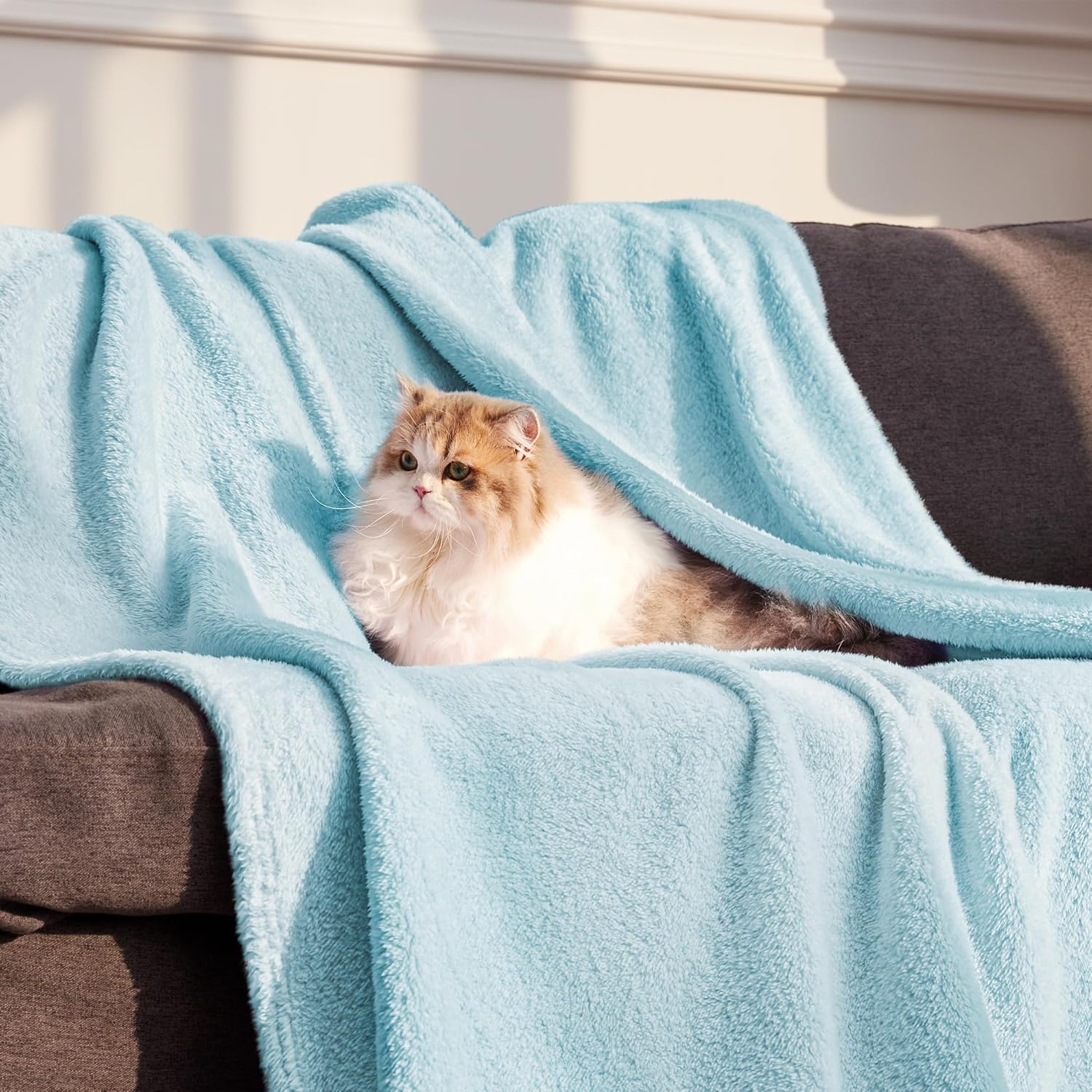 Detalle de Whale Flotilla Fleece Blanket (230x230 cm) – Queen Size, Soft Long-Hair Plush for All Seasons