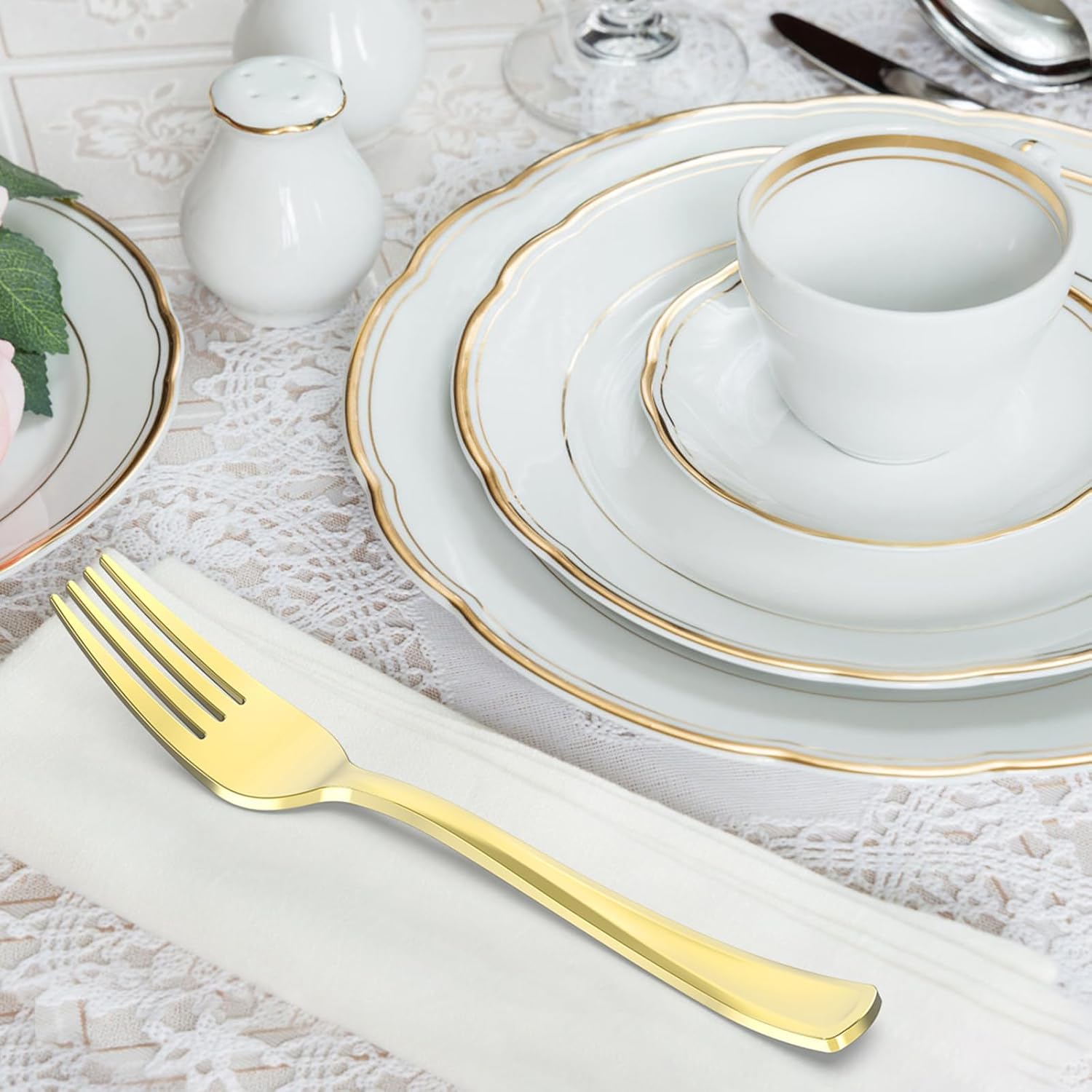 Detalle 1 de Dealusy gold plastic forks 100 count