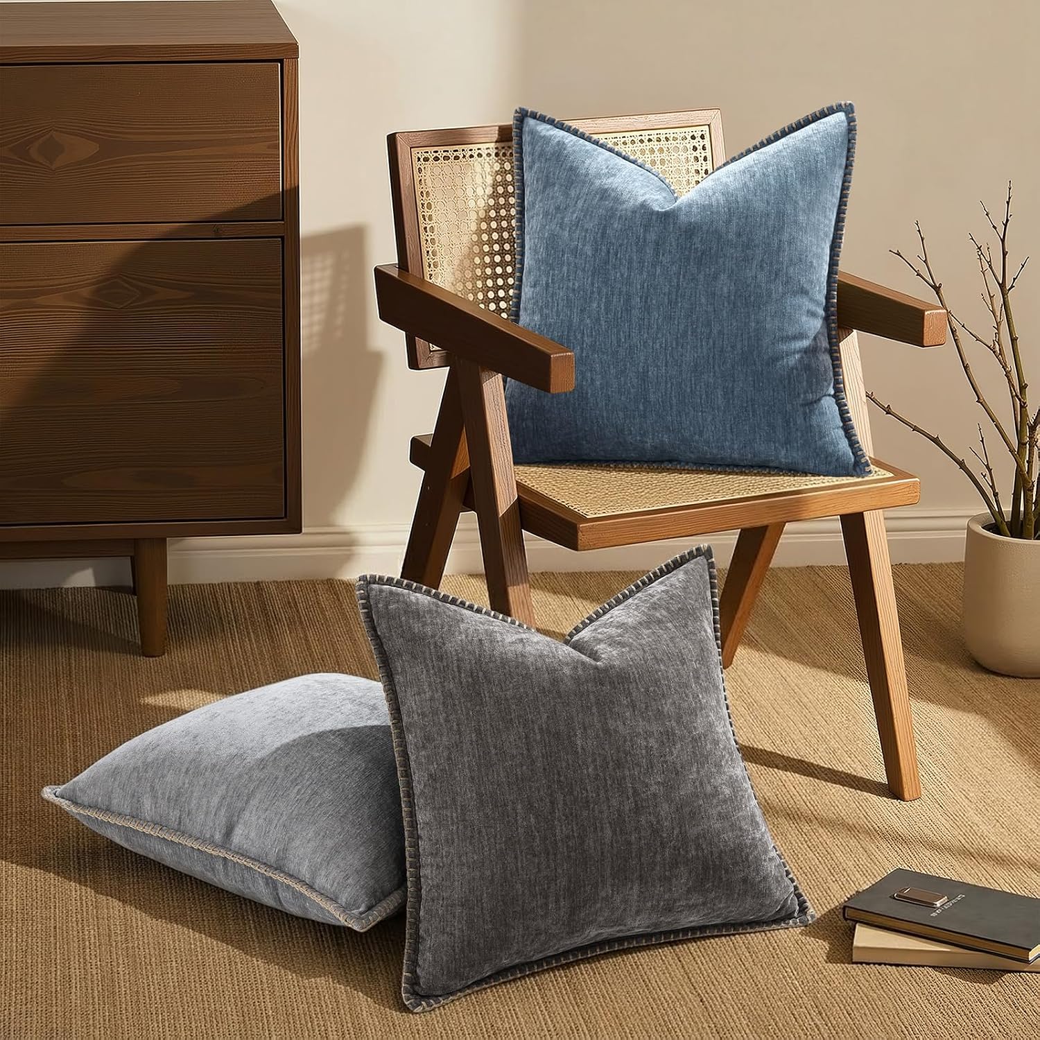 Detalle 2 de decorUhome Fall Chenille Soft Throw Pillow Covers 18x18 (Set of 2) – Dark Grey