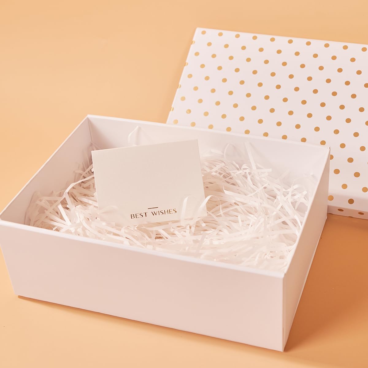 Detalle de Large Gift Boxes with Magnetic Lids (White with Dots) – 24x17x8 cm