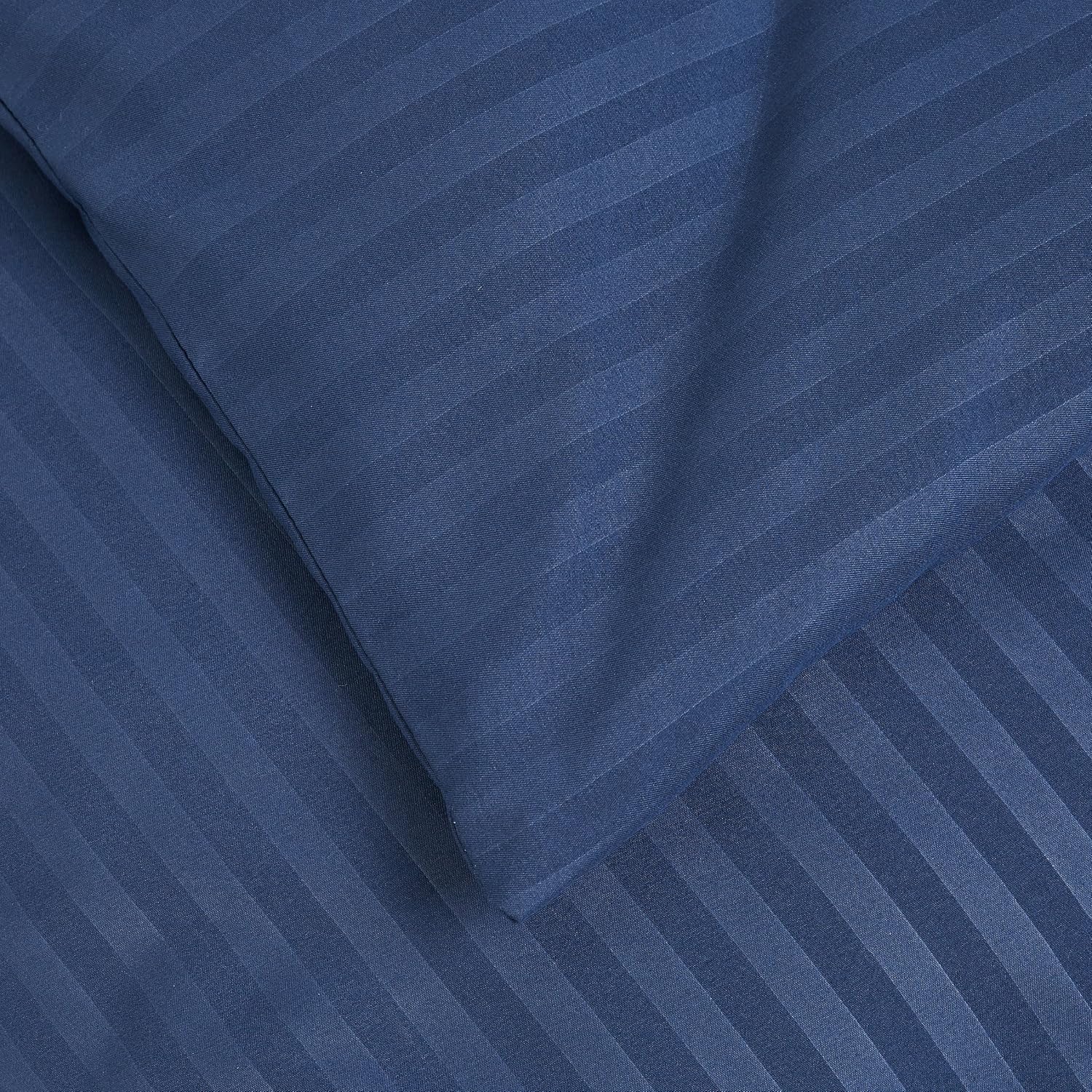 Thumbnail 3 de Amazon Basics Bettwäsche 3-teilig Mikrofaser, 200x200 cm, marineblau gestreift