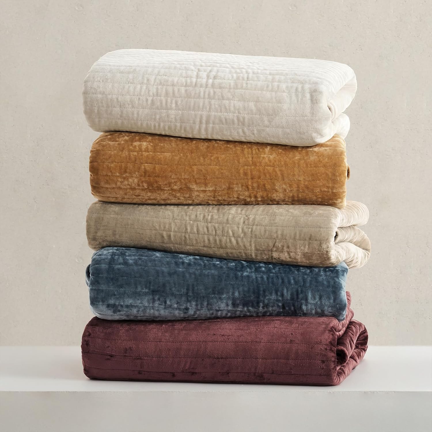 Thumbnail 6 de EVERGRACE Velvet Quilt Set (Queen) in Beige Taupe — Lightweight Channel Velvet Comforter with 2 Shams