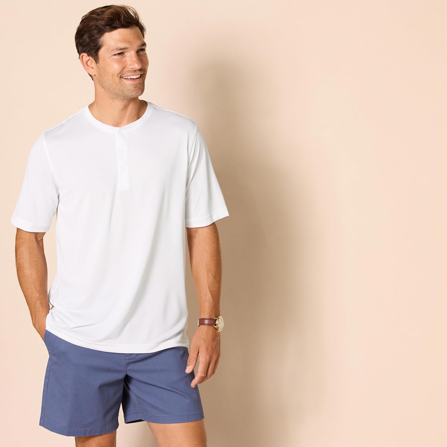 Thumbnail 1 de Amazon Essentials Men’s Regular-Fit Quick-Dry Short-Sleeved Henley T-Shirt