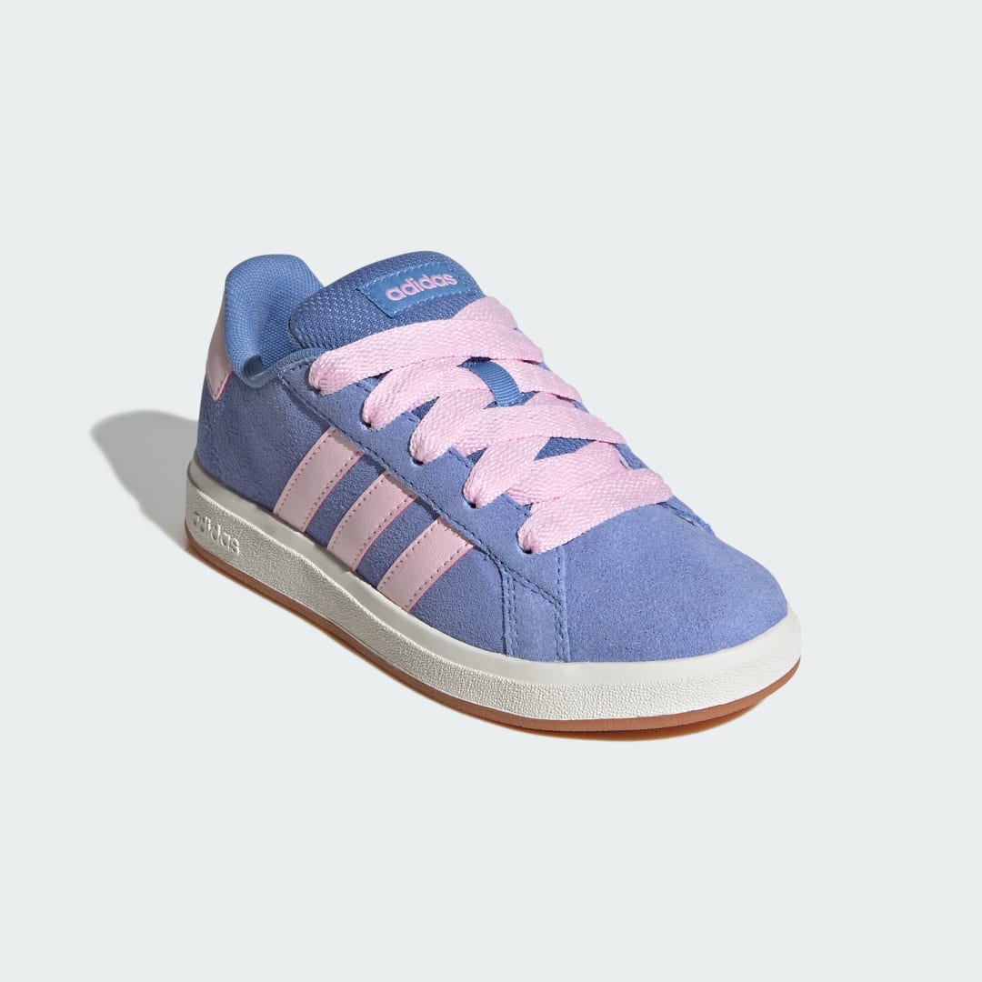 Detalle de Adidas Grand Court 00s en azul: comodidad clásica para el día a día