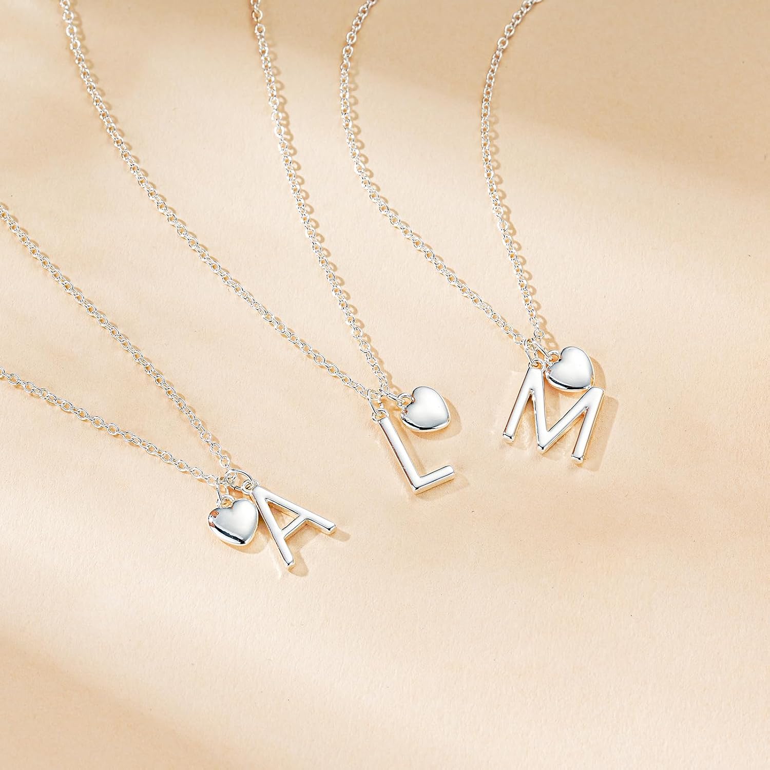Detalle 2 de Sterling Silver Heart Initial Necklace