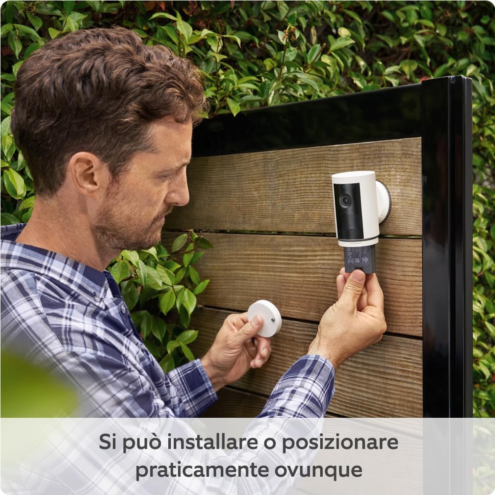 Detalle de Set Ring: videocamera esterna Plus a batteria Outdoor Camera + videocamera interna Indoor Camera 2ª gen.