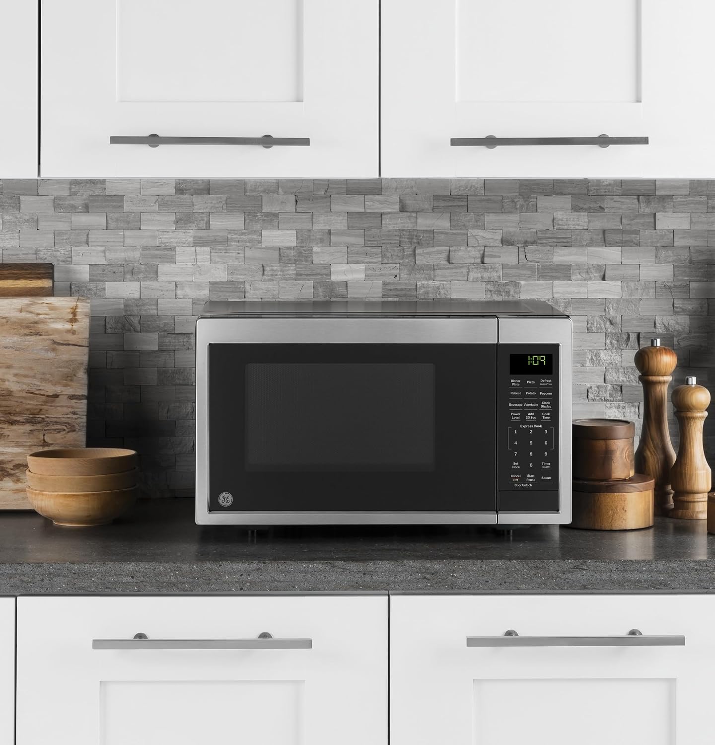 Detalle 2 de GE Countertop Microwave Oven 0.9 cu. ft.