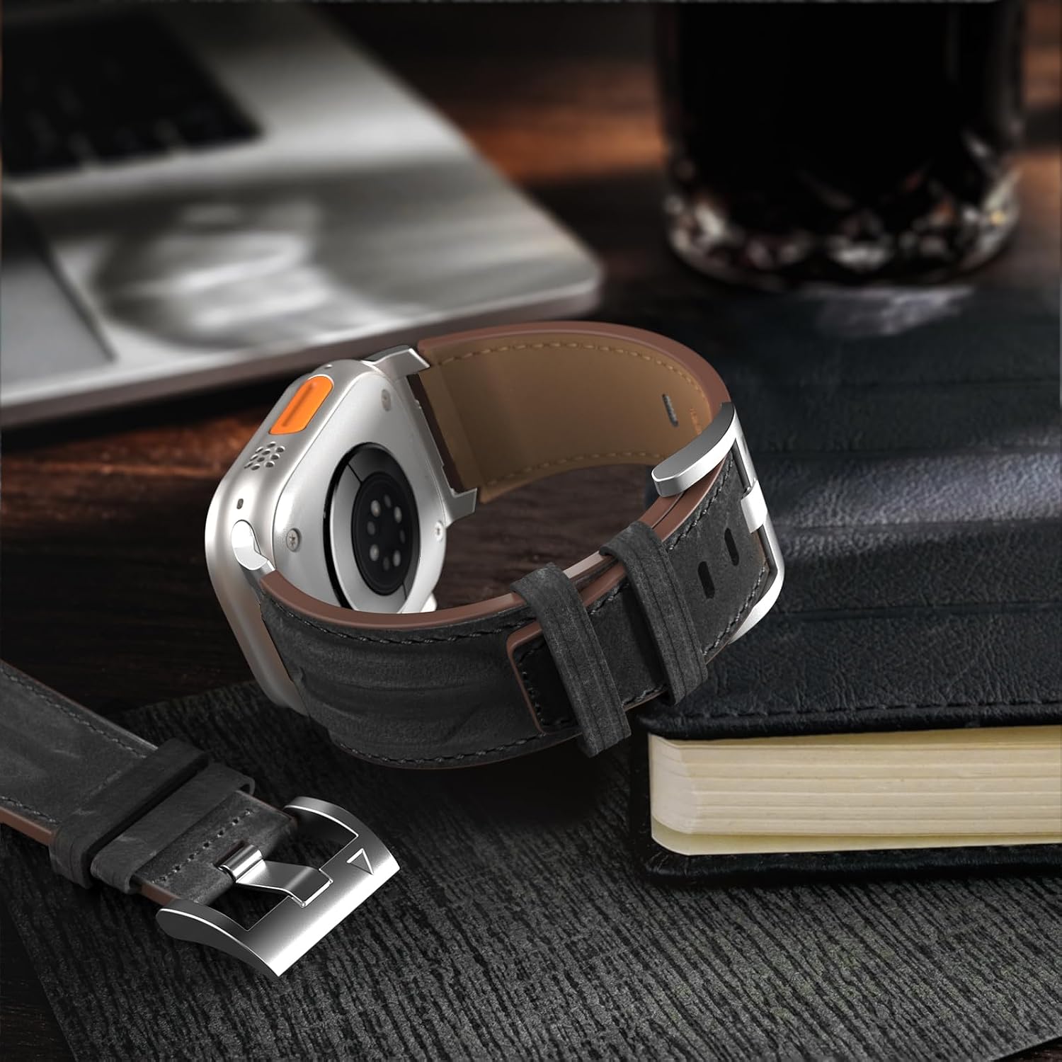Detalle 2 de Bouixel Top Grain Leather Strap for Apple Watch Ultra & Series (Rugged Metal Connector)
