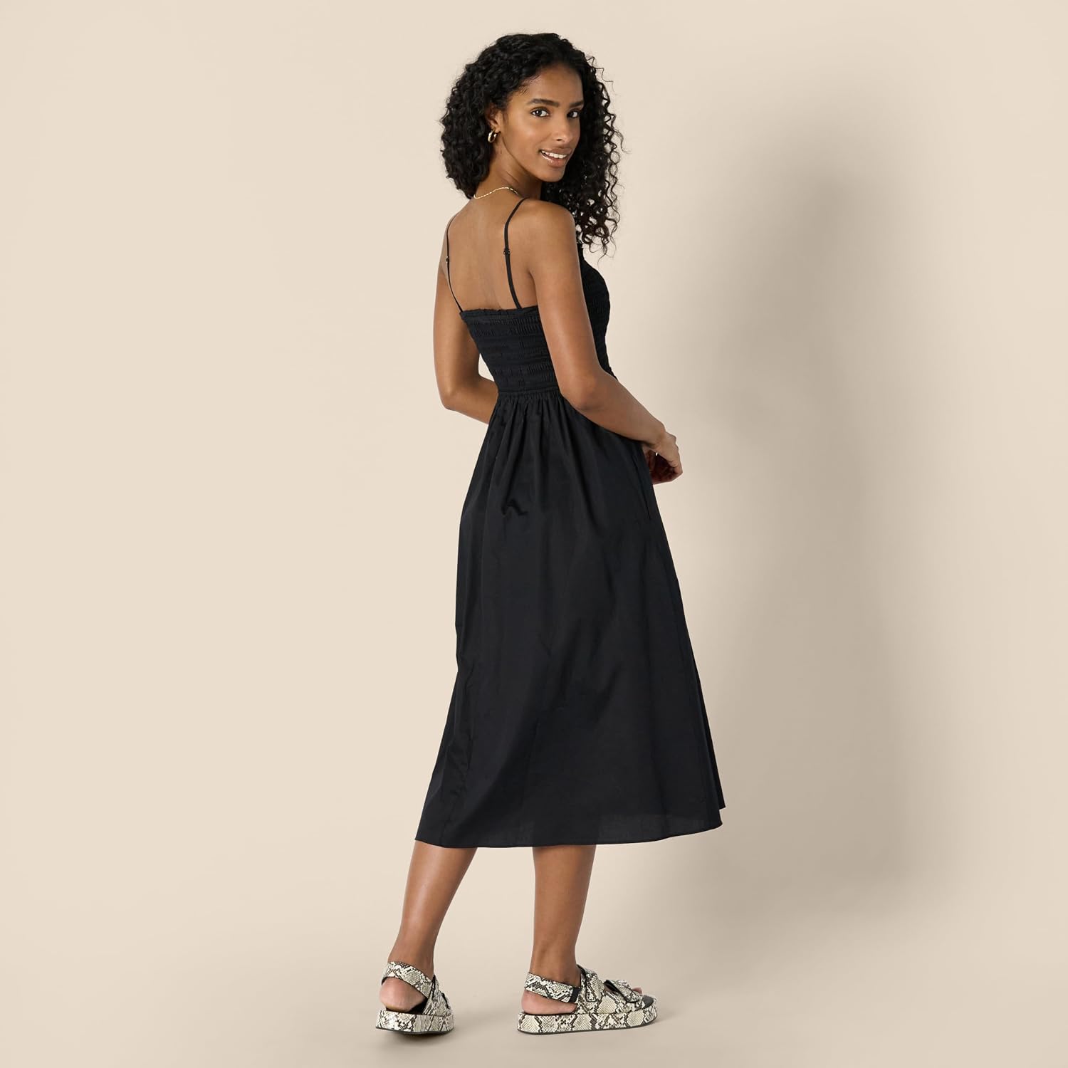 Thumbnail 2 de Amazon Essentials Women's Regular-Fit Cotton Sateen Smocked Bodice Midi Dress