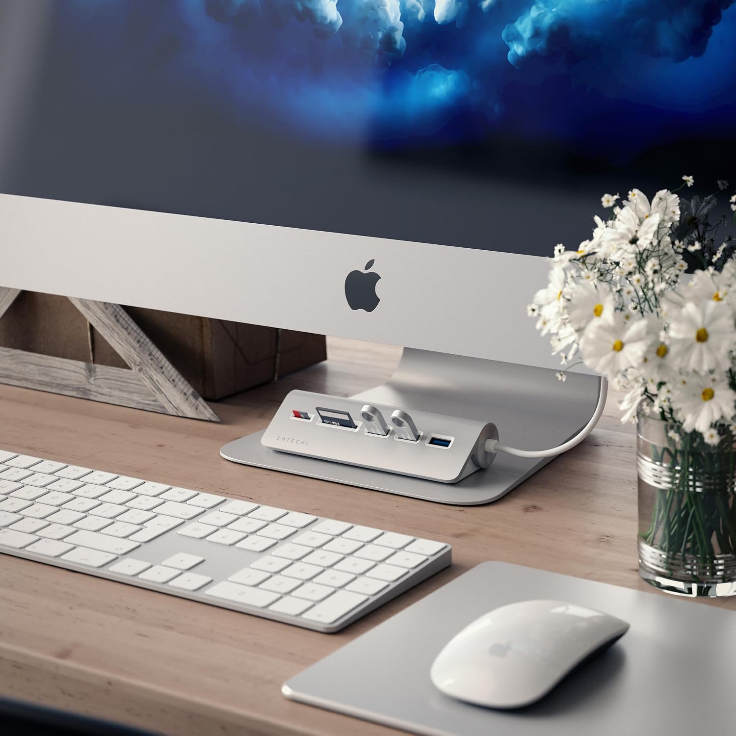 Detalle de SATECHI Hub USB-C 5 en 1 combo bureau en aluminium avec 3 ports USB-A (jusqu’à 5 Gbps) + lecteurs micro/SD