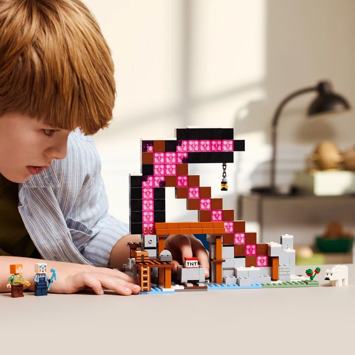 Thumbnail 6 de LEGO Minecraft Die Spitzhackenmine 21277 – Minenschacht mit Schienen und Action-Elementen