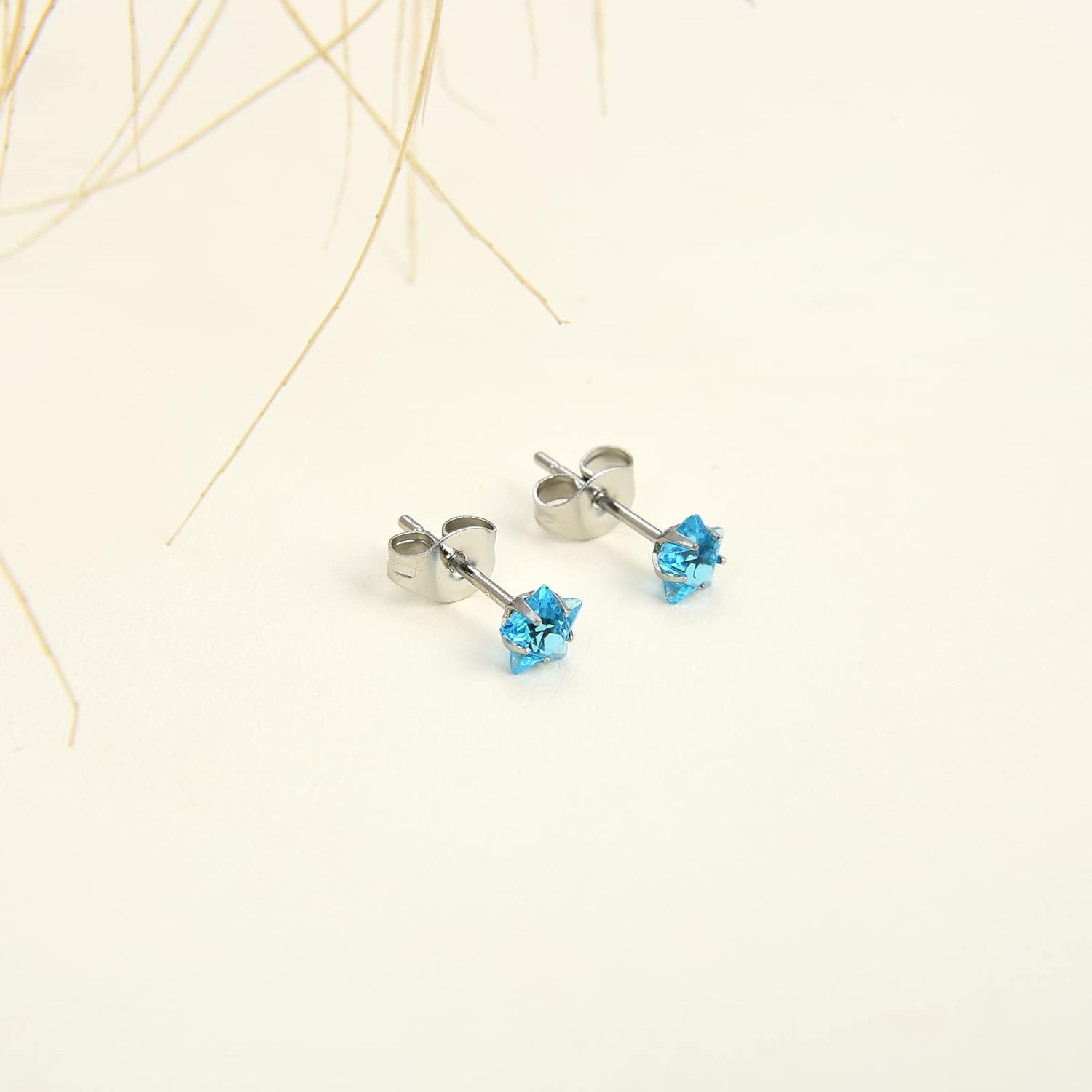 Thumbnail 2 de 12 Paar chrirurgische Edelstahl-Ohrstecker mit 18K Vergoldung – Birthstone Kollektion, CZ-Schmuckset