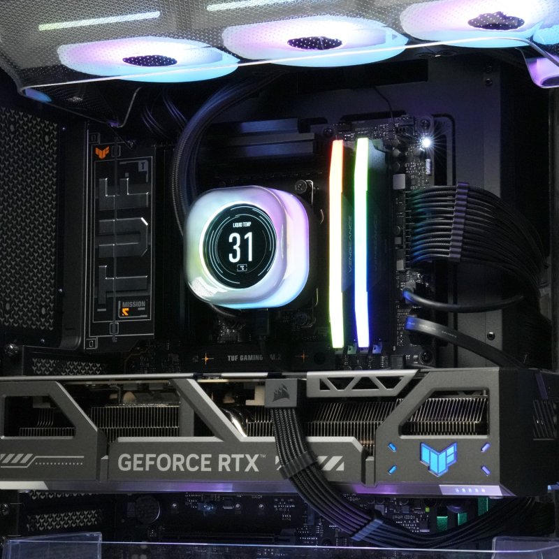 Detalle 2 de Epical-Q Bucaneer Gold: PC de alto rendimiento con Ryzen 9 9950X3D, 96 GB RAM y RTX 5090