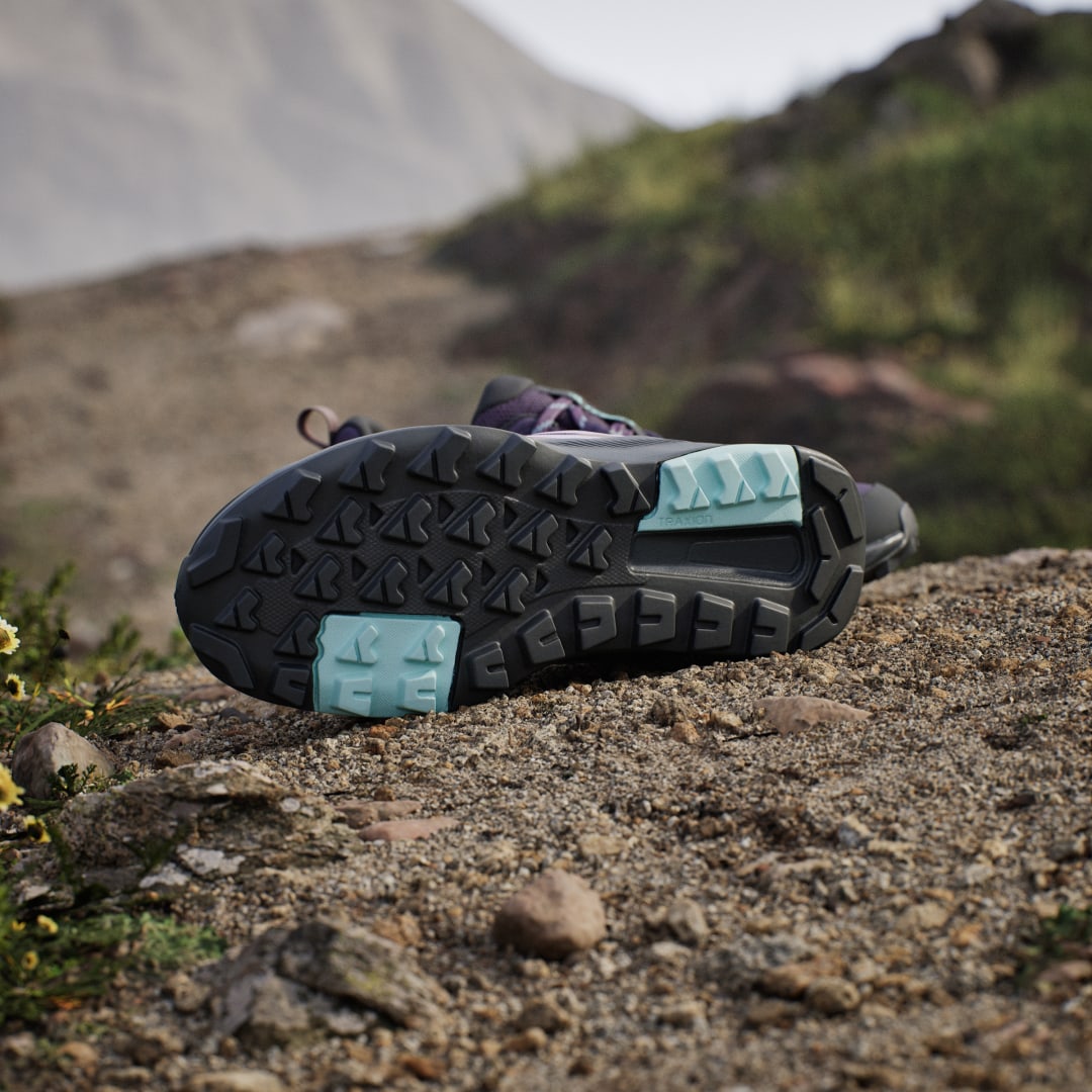 Detalle de Zapatilla Terrex Anylander Hiking de Adidas: versatilidad para salidas en naturaleza