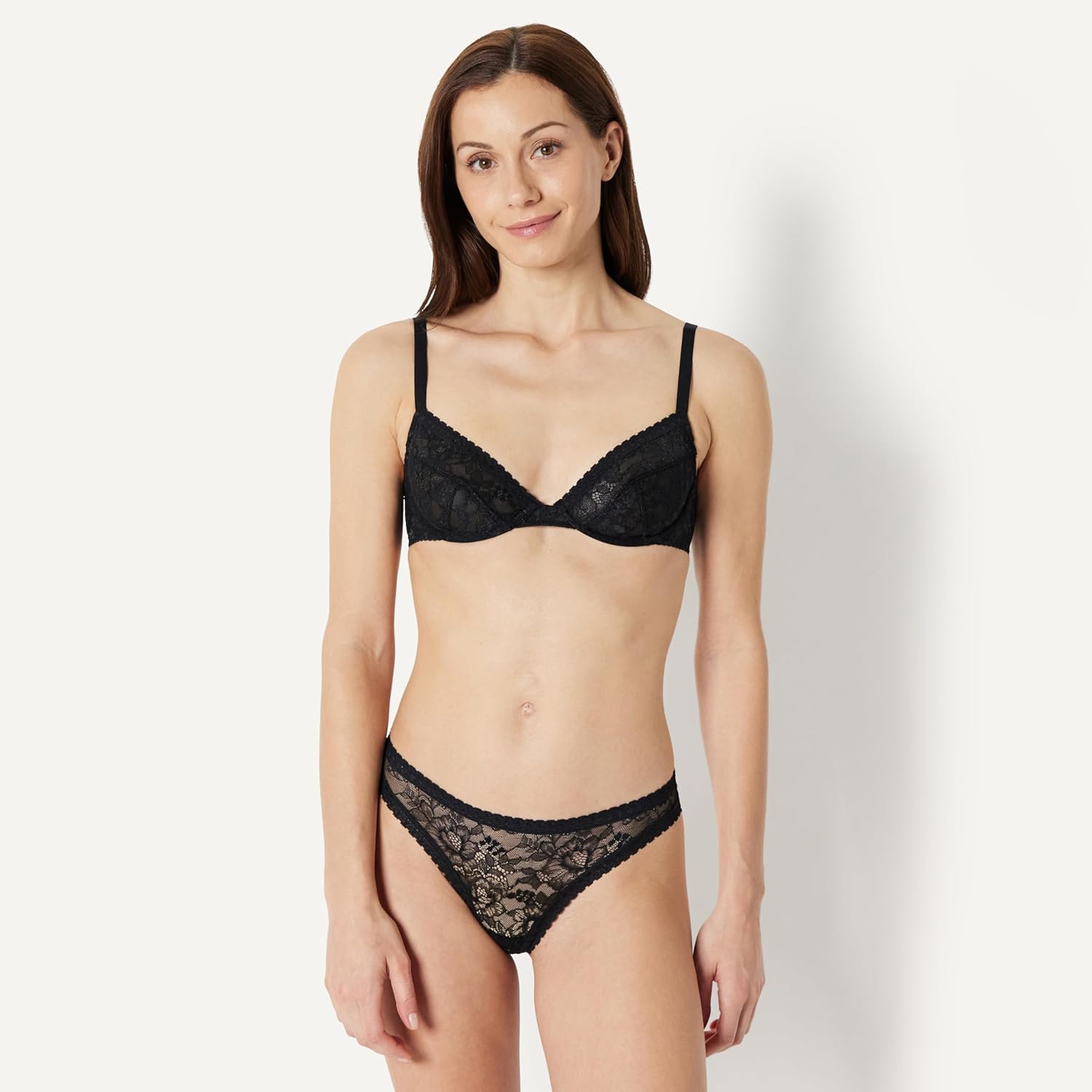 Thumbnail 4 de Amazon Essentials Women's Stretch All Over Lace Non-Padded Wired Plunge Bra