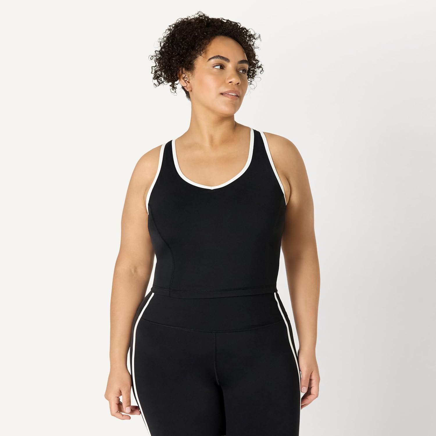 Thumbnail 6 de Amazon Essentials Women's Active FormFlex Buttery Soft Light Support Crop Tank with Bra