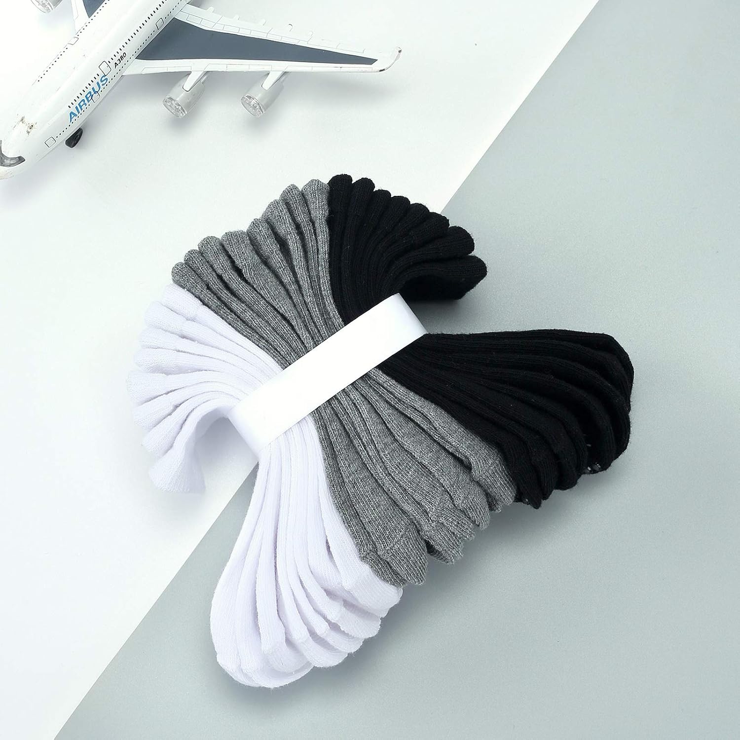 Detalle 2 de JAKIDAR 12-Pack Baby and Toddler Cotton Crew Socks with Non-Slip Grips