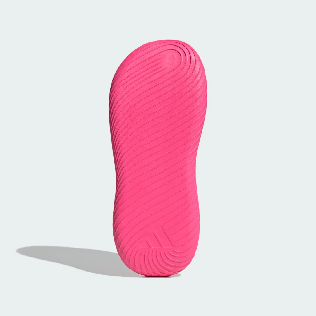 Detalle de CHANCLA PURECHILL de Adidas: comodidad veraniega en rosa para uso diario