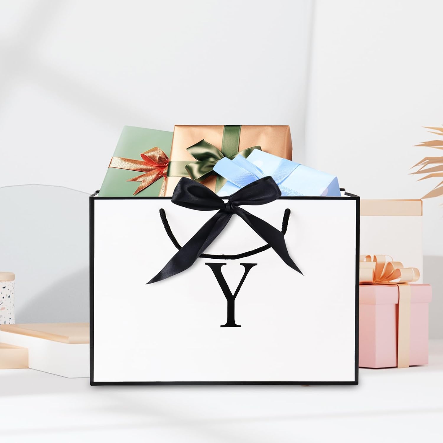 Thumbnail 4 de Medium Gift Bag with Initial Y and Tissue Paper – 11 Inches