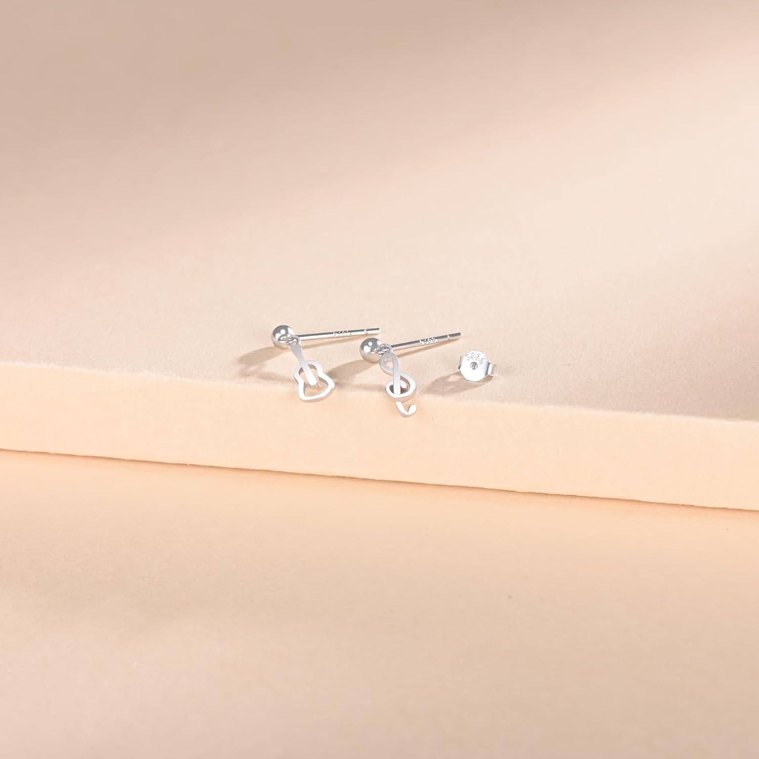 Detalle de MOOFUN Musik Ohrringe: Silberne Gitarren-Noten Ohrstecker aus 925er Sterling Silber