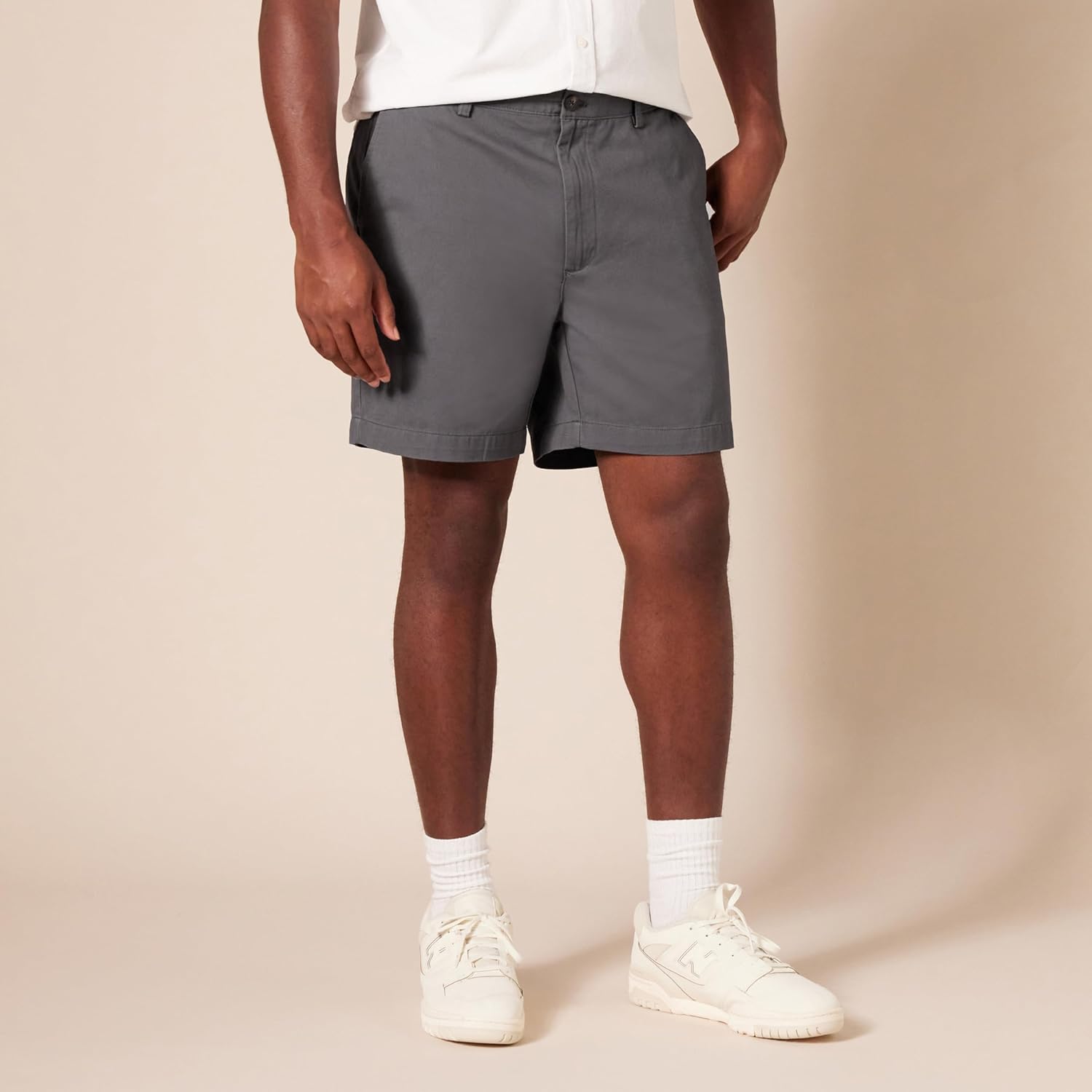 Thumbnail 4 de Men’s Classic-Fit 7” chino shorts in cotton twill