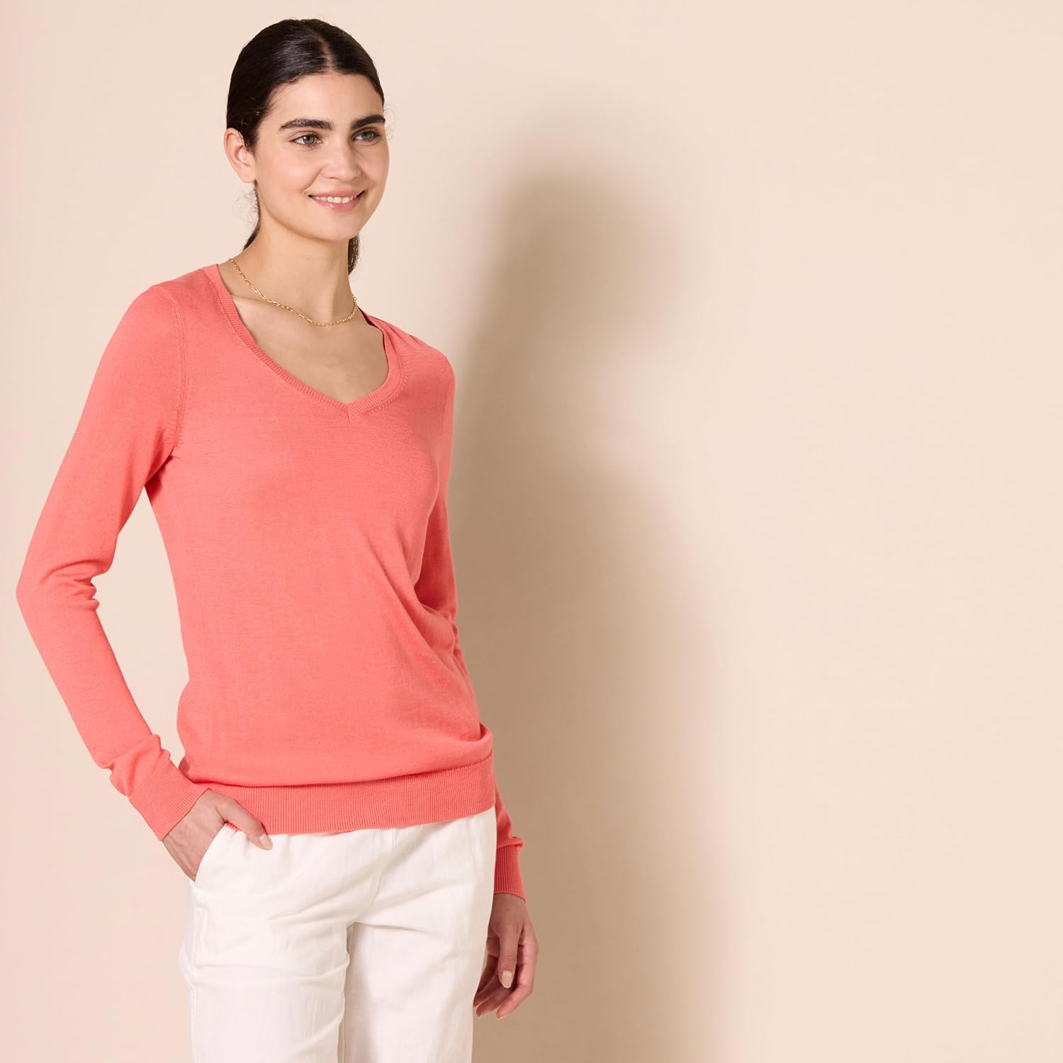Thumbnail 2 de Amazon Essentials women’s lightweight V-neck long-sleeve jumper (regular fit, plus size)
