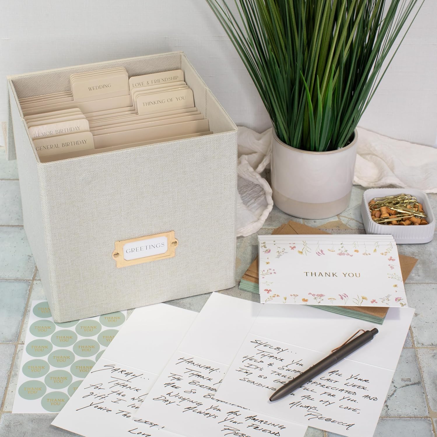 Detalle de ZICOTO zic-greetbox-ivory_24-058a Greeting Card Organizer, Ivory Linen