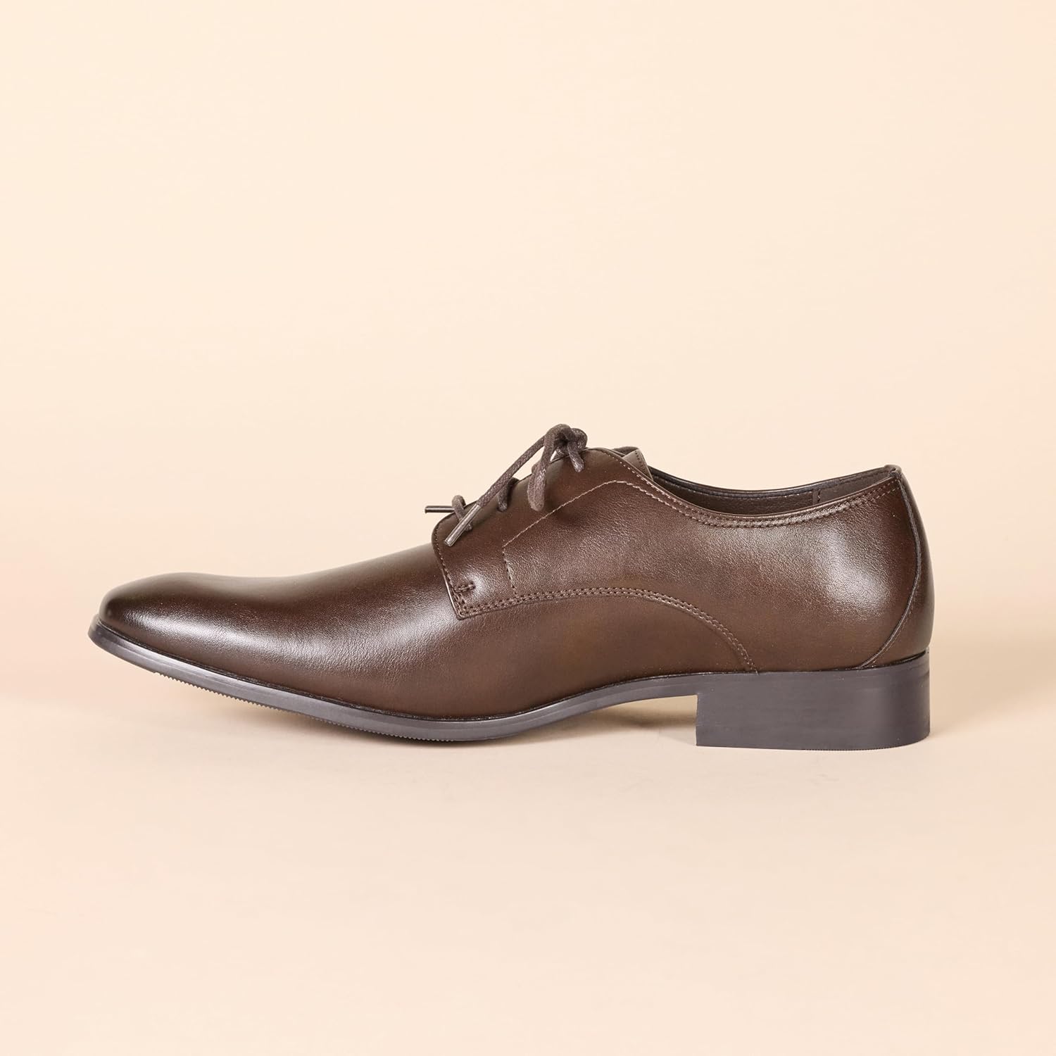 Thumbnail 1 de Amazon Essentials Herren Derby-Schuhe aus Kalbslederimitat mit 3 cm Absatz