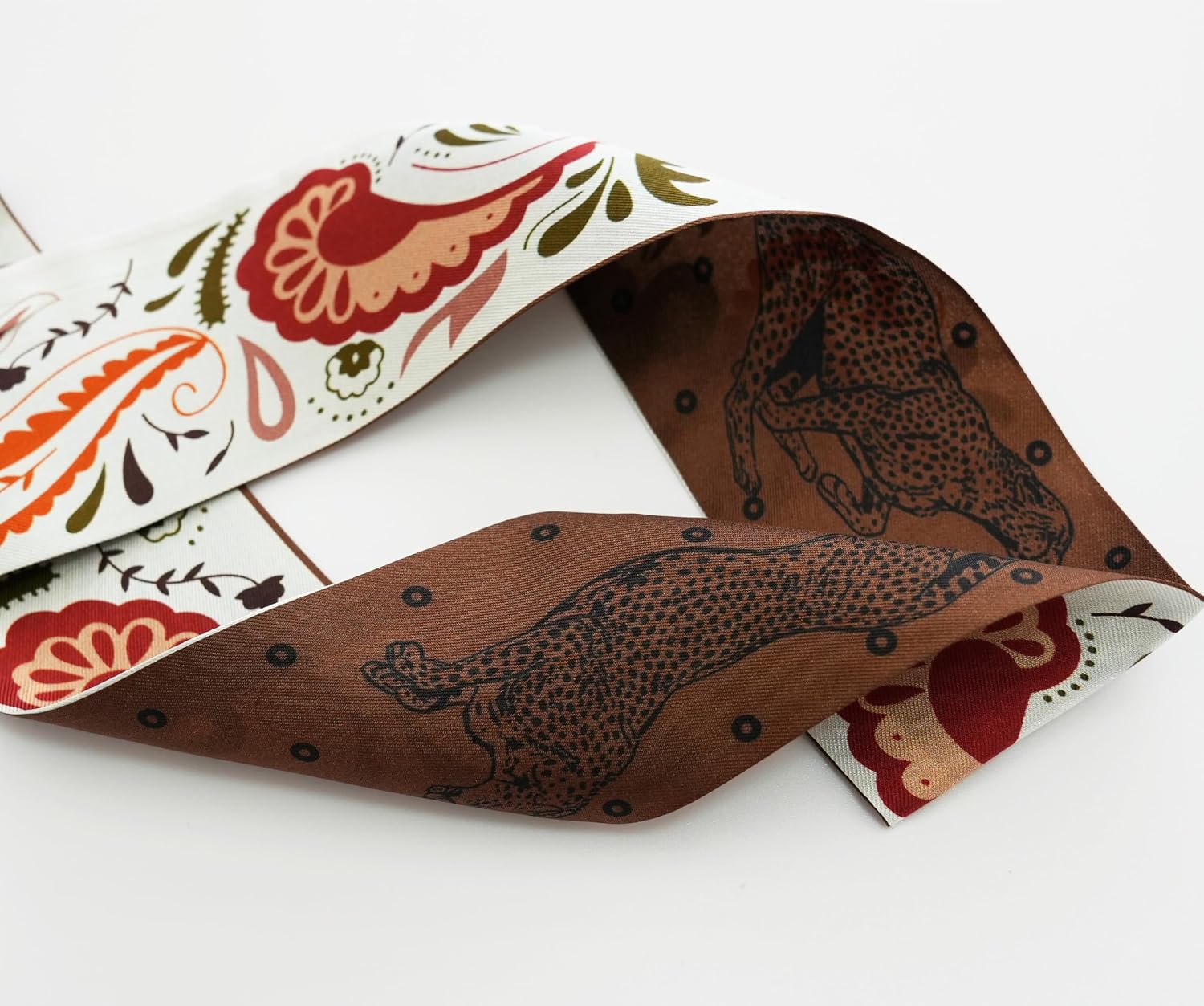 Detalle de JERLA Silk Scarf, 100% Mulberry Silk