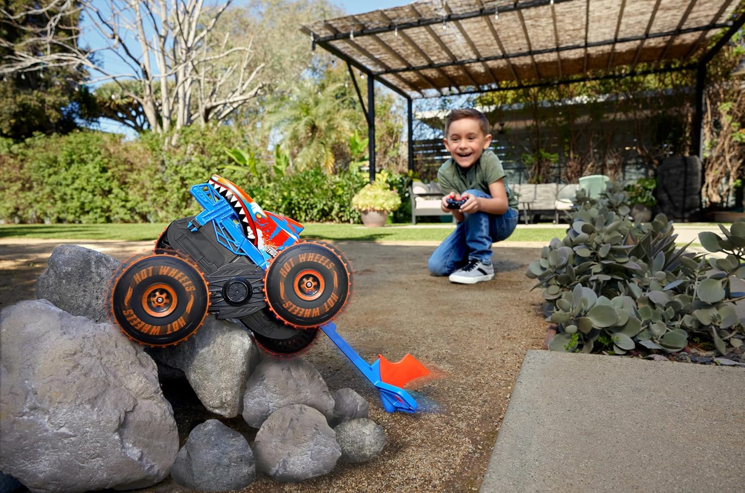 Detalle 2 de Hot Wheels Monster Trucks RC Tiger Shark Climber 3️⃣