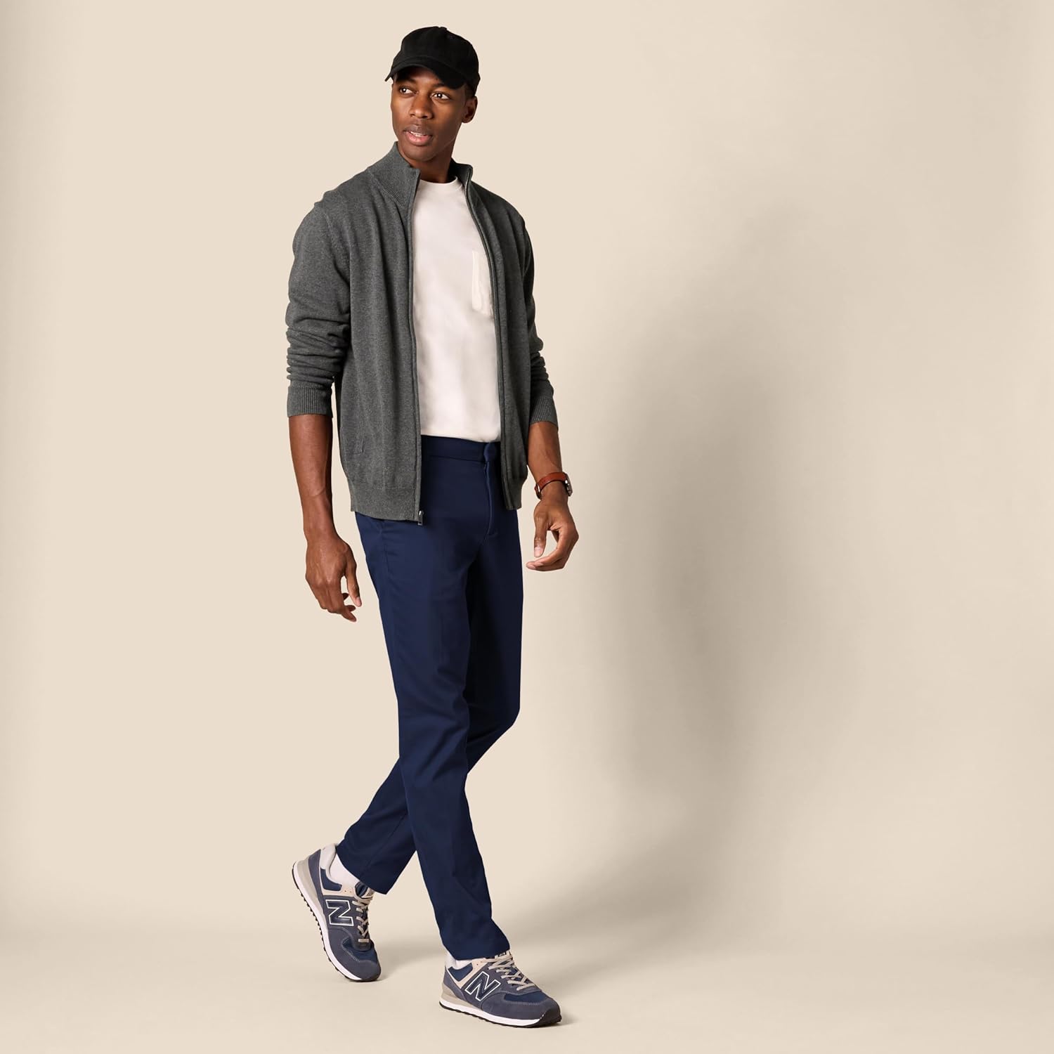Thumbnail 3 de Amazon Essentials Men’s Slim-Fit Wrinkle-Resistant Flat-Front Stretch Chino Trousers