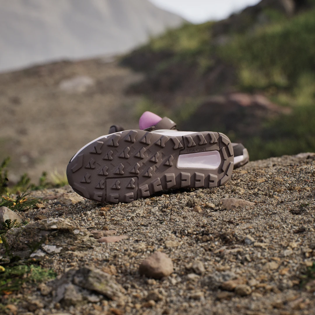 Detalle de Zapatilla de senderismo Terrex Anylander de Adidas, marrón