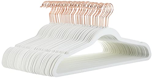 Detalle de Amazon Basics perchas antideslizantes de terciopelo finas (paquete 50) – marfil/dorado