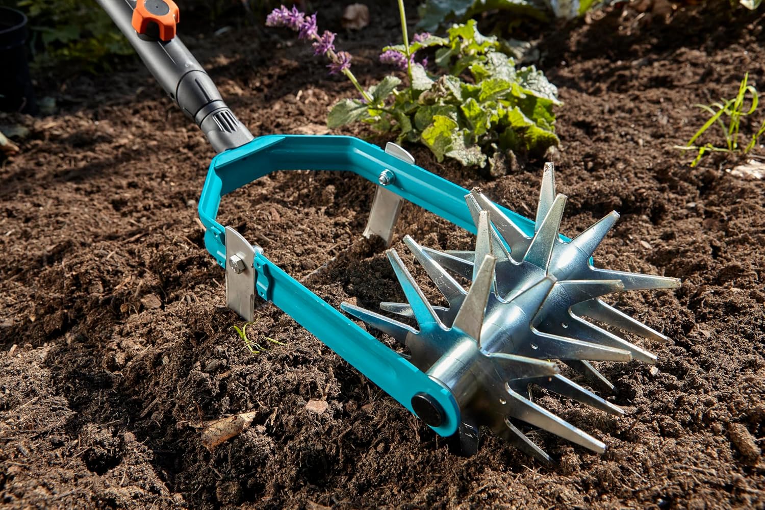 Detalle de Gardena combisystem-Sternfräse mit Jätemesser (3195-20) – für Saatvorbereitung und Bodenlockerung