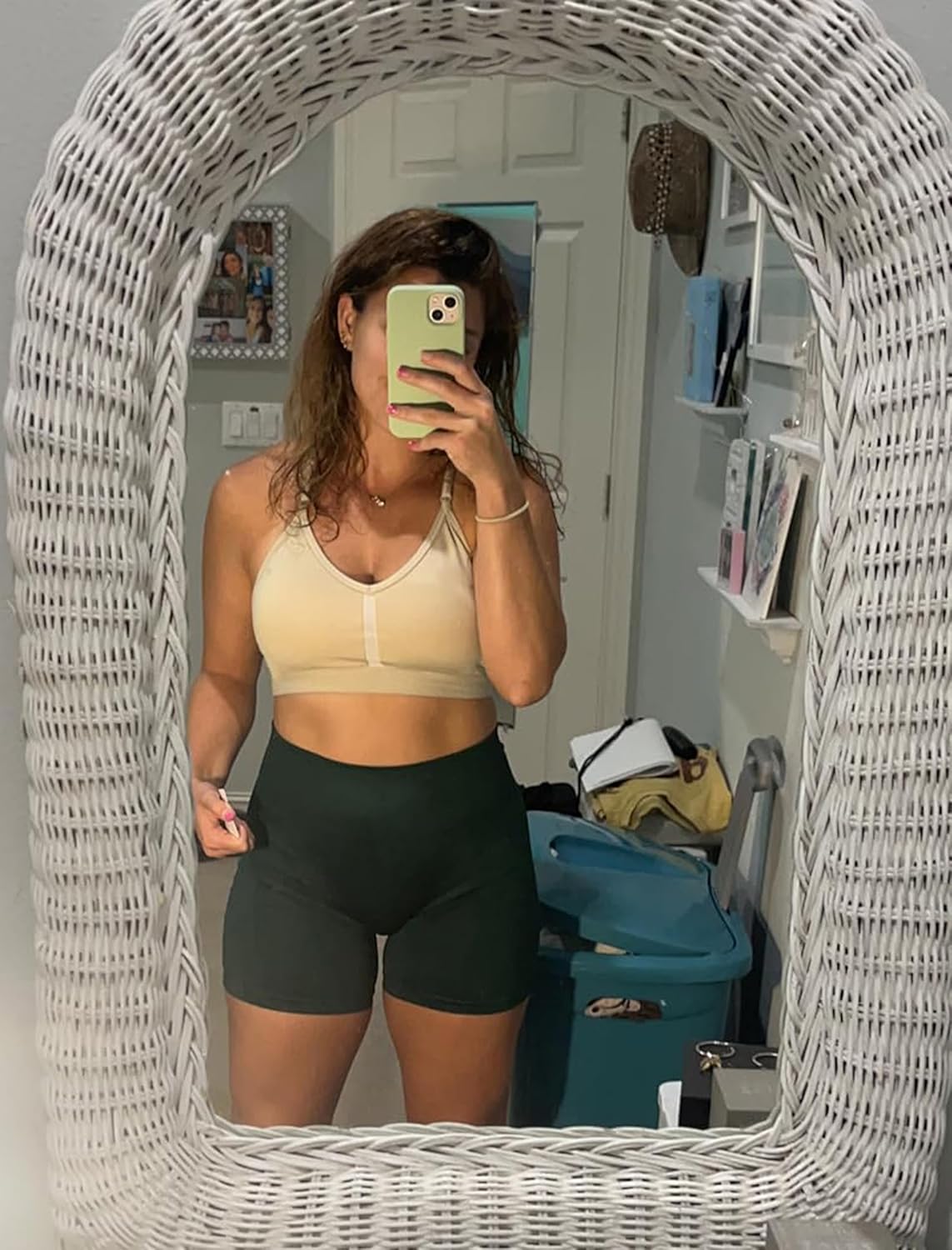 Thumbnail 2 de JOYSPELS Womens Seamless High Waisted Gym Shorts with Scrunch Bum