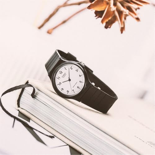 Detalle de Casio MQ-24-7BLL Reloj Cuarzo Unisex 34 mm con Dial Blanco y Correa Negra de Resin