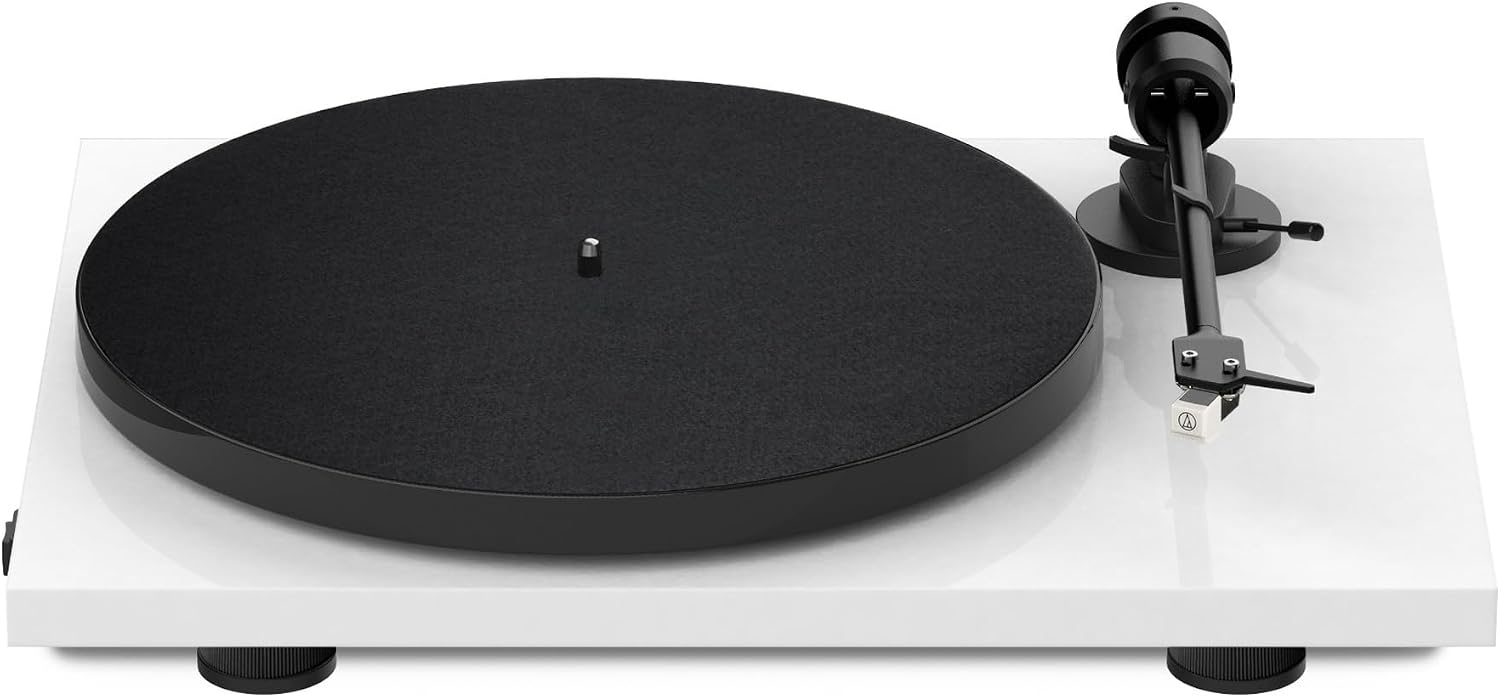 Detalle de Pro-Ject E1 Phono – gramofon z przedwzmacniaczem i wkładką AT 3600 L, biały mat
