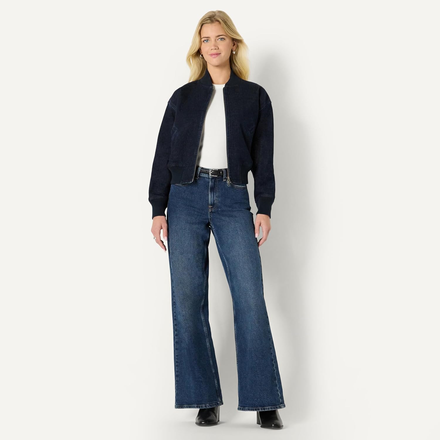 Thumbnail 4 de Amazon Essentials Women’s Relaxed-Fit Denim Bomber Jacket